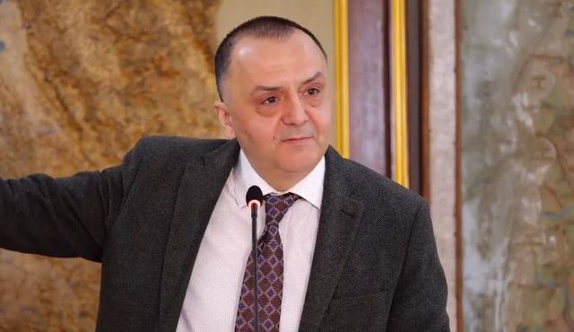 ARTAN LAME KËRKON HETIM PËR FLORIRIN E ZHDUKUR TË MBRETIT ZOG/ Reagon princ Leka. Ahmet Zogu mori 40 milionë dollarë me vete