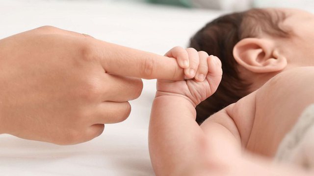 TRENDI DEMOGRAFIK/ Jugu drejt “shuarjes”: Korça dhe Gjirokastra, 50% më pak lindje në 10 vjet
