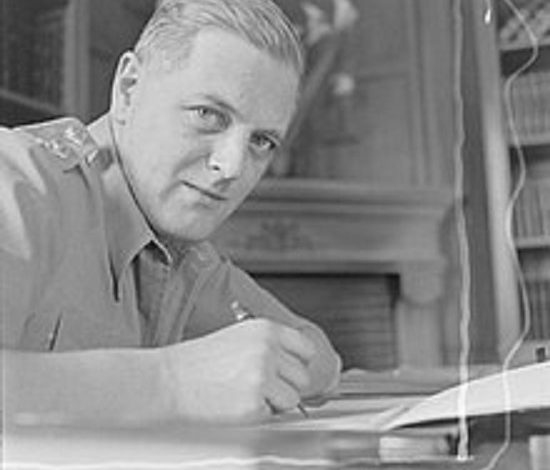 DOSSIER/ Dëshmia e përkthyesit të Enverit: Kur i biri i Churchill që udhëtonte me ne në trans oqeanikun “Queen Elisabeth”, kërkoi të takohej me…