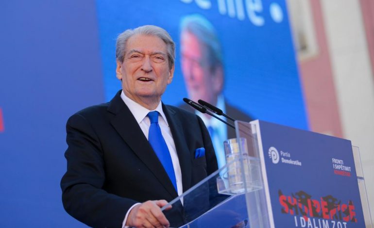“REVOLUCIONI NA FTON”/ Berisha thirrje qytetarëve: Nesër më 13 shkurt, të gjithë para Parlamentit