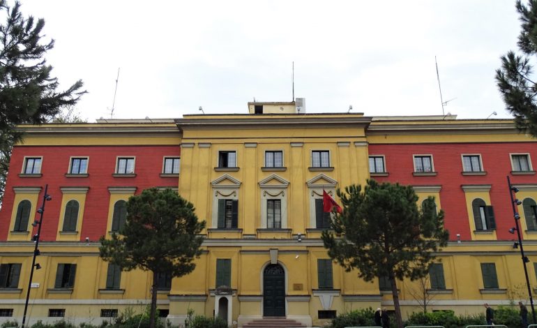 ULET BORXHI PUBLIK/ Ministria e Financave: Gjatë 2022 është ulur me rreth 4.4%