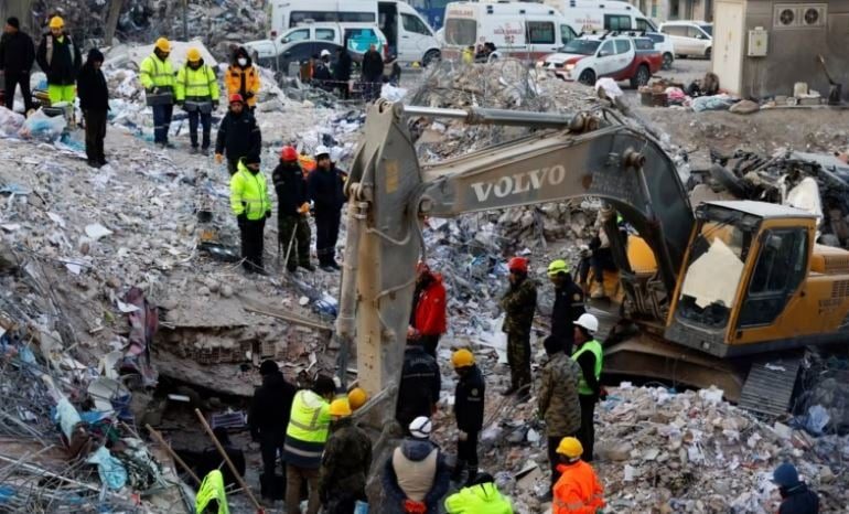 LAJM I MIRË/ Ekipet nga Kosova shpëtojnë nga rrënojat një 3-vjeçare në Turqi