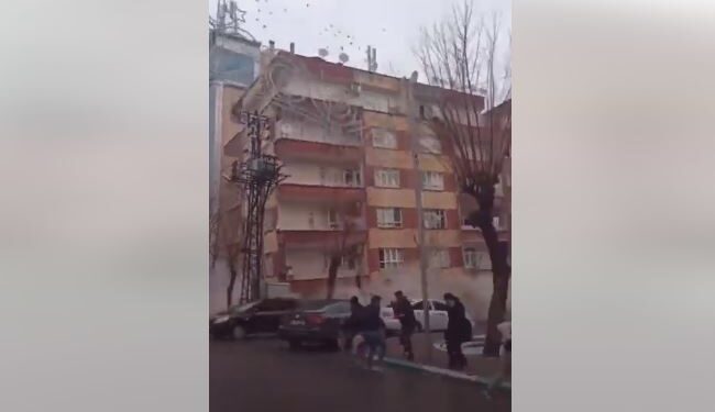 PAMJET E FRIKSHME NGA TURQIA/ Pallati shembet me vonesë, banorët vrapojnë të tmerruar
