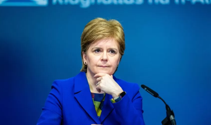 ÇFARË NDODHI? Nicola Sturgeon jep dorëheqjen si kryeministre e Skocisë