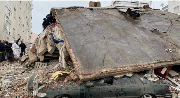 “NUK PO GJEJMË…”/ Familja e bllokuar nën rrënoja, banori i Dijarbakir: Gruaja, fëmijët dhe nipi janë…