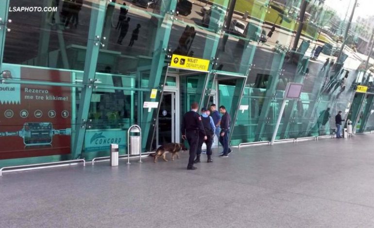 E PËSOJNË KEQ/ Tentuan të iknin në Kanada me leje qëndrimi false, arrestohet çifti kinez në Rinas