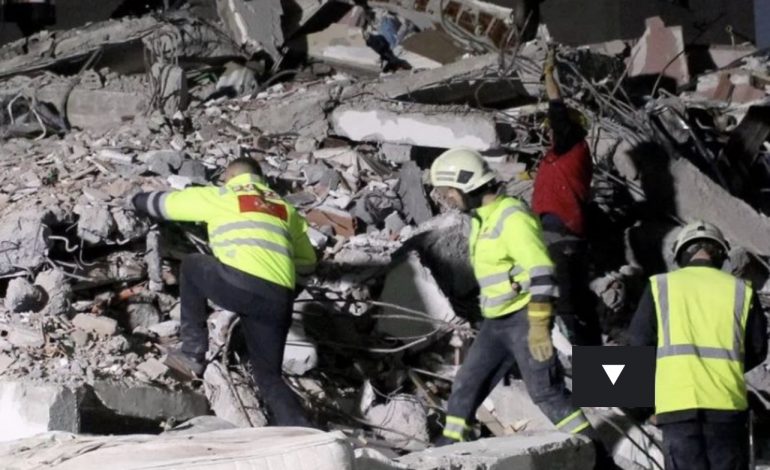TËRMETI/ Jeta triumfon mes gërmadhave, turku nxirret gjallë pas 278 orësh