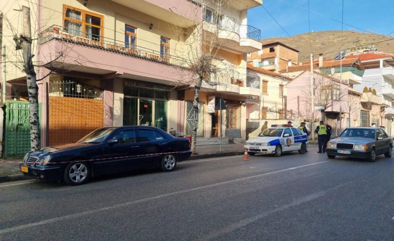 E RËNDË/ “Benzi” përplas këmbësoren në Pogradec