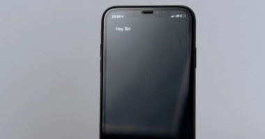 “HEY SIRI”/ A e dini se cila është gruaja pas zërit të famshëm?
