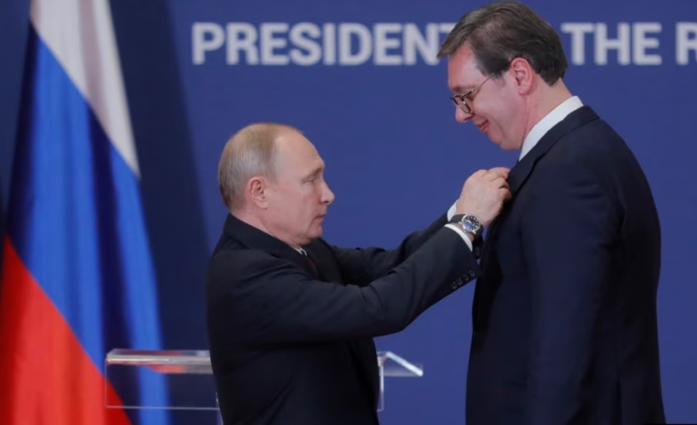 “JENI PARTNER I RËNDËSISHËM…”/ Putin përgëzon Vuçiç: Moska e vlerëson politikën e ndjekur nga Beogradi
