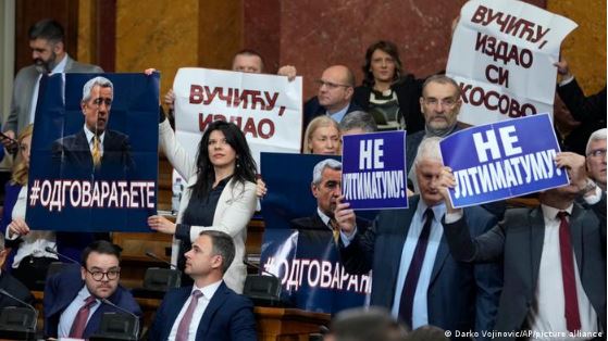 DEBATE TË ASHPËRA PËR KOSOVËN/ Incidente e fajësime reciproke mes qeverisë e opozitës në Serbi