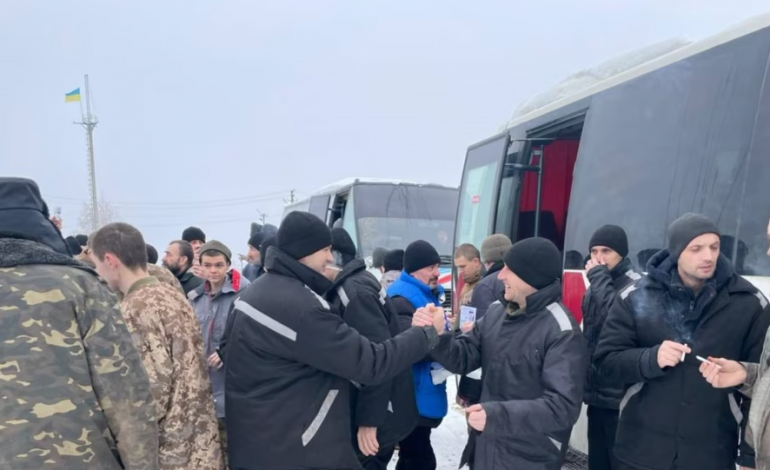 NDËRMJETËSIMI NGA EMIRATET E BASHKUARA ARABE/ Ukraina dhe Rusia këmbejnë dhjetëra të burgosur të luftës