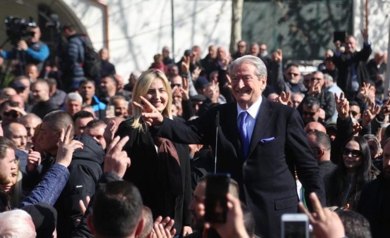 “KUVENDI PASARELË MODE…”/ Berisha: Rama përdor Lindën e Parlamentit për të përjashtuar deputetët!