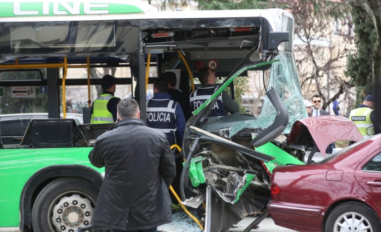 AKSIDETI NË TIRANË/ Sekuestrohen kartelat mjekësore të shoferit të autobusit, merren në pyetje edhe pasagjerët