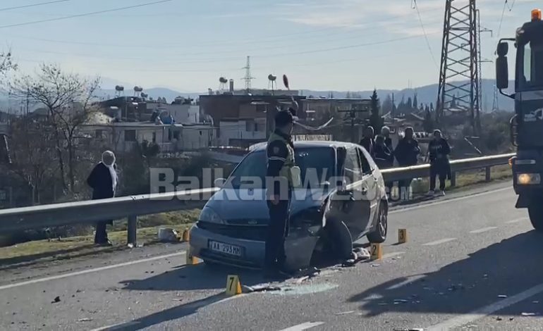 PAMJET/ Aksident në aksin Peqin-Elbasan, makinat përplasen “kokë më kokë”, dy të plagosur
