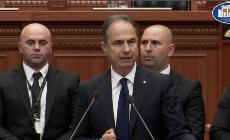 NIS ME TENSIONE SEANCA PLENARE/ Boçi: Kryeministri duhej të ishte këtu, me pranga në duar