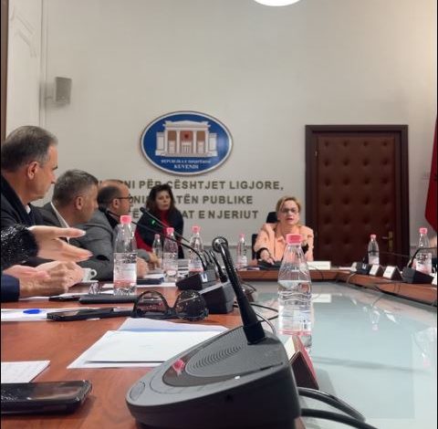 DEBATE NË KOMISIONIN E ETIKËS/ Deputetët e PD përplasen me Bushkën: Na pushkatoni s’ka problem. Socialistja: E keni bërë…
