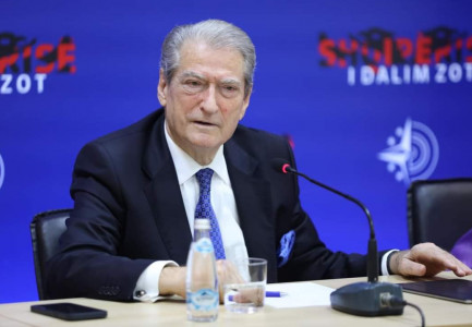 “POPULLI PO ZIEN NGA URREJTJA…”/ Berisha zbulon skenarët, përveç Kryeministrisë protestë do të ketë edhe…