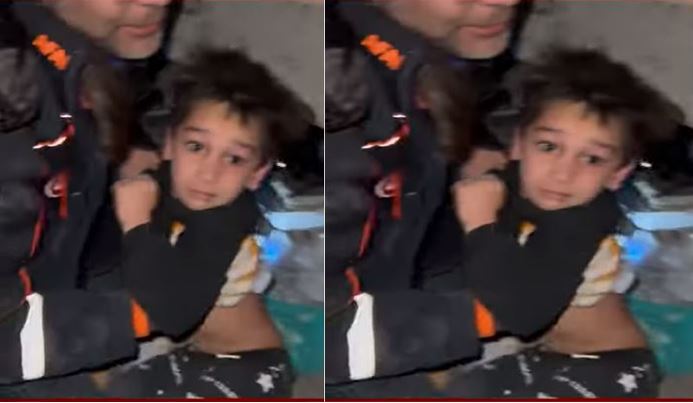 “TI JE HERO”/ Momenti kur një fëmijë shpëtohet teksa flinte nën rrënoja, pyet me habi ekipin e shpëtimit