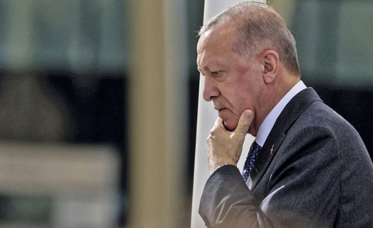 TËRMETET TRAGJIKE NË TURQI/ Çfarë tregojnë sondazhet pas fatkeqësisë për Recep Tayip Erdogan