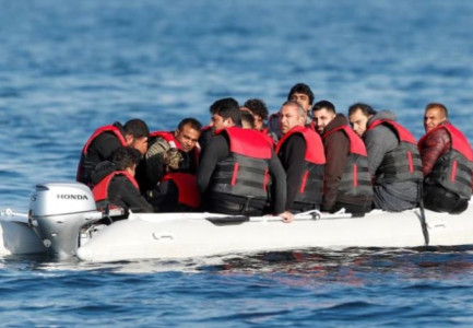 NIS OPERACIONI KUNDËR EMIGRANTËVE TË PALIGJSHËM/ Njësitë e azilit në Britani marrin urdhër të trajtojnë vetëm rastet e shqiptarëve