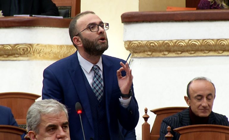 “RAMA NUK MUND TË FSHIHET PAS ELISËS…”/ Bardhi: Nuk kam thirrur Spiropalin në interpelancë, kryeministri ka frikë se…