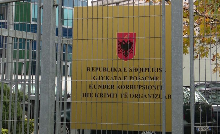 TRAFIKONIN MJETE TË VJEDHURA/ Gjykata e Posaçme çon për gjykim të pandehurit, mes tyre tre policë