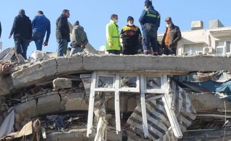 TËRMETI TRAGJIK/ Reportazhi i BBC për lagjen e goditur: Shoqja, i dashuri dhe ish-i i saj u bënë bashkë për të kërkuar…