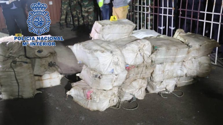 BANDA SHQIPTARE NËN HETIM PREJ 8 MUAJSH/ Sekuestrohen 805 kg kokainë pranë Senegalit, në pranga 7 persona