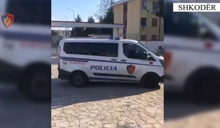 EMRI/ Mbante armë pa leje në restorant, arrestohet 47-vjeçari në Shkodër
