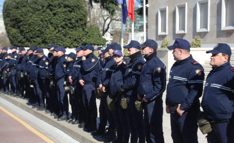 FOTOLAJM/ Pak minuta para nisjes së protestës, ja çfarë po ndodh te Kryeministria