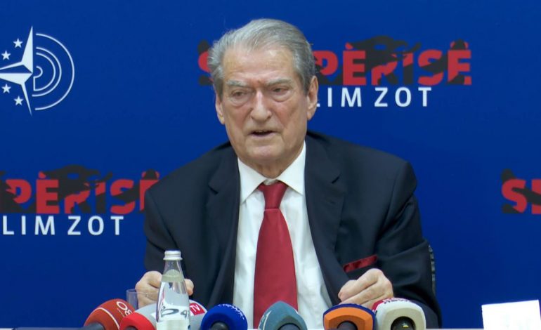 PAS SEANCËS ME DEBATE NË KUVEND/ Berisha mbledh Grupin Parlamentar në selinë blu