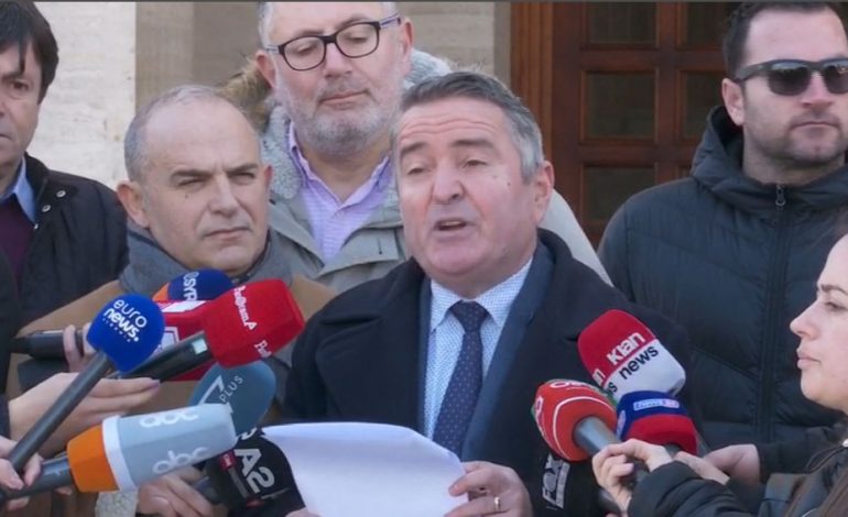 PEDAGOGËT SËRISH NË PROTESTË/ Sindikata e Punonjësve të Universiteteve: Tubim i përbashkët me studentët