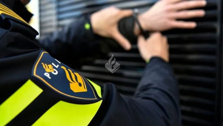 E PËSOJNË KEQ/ Dy hajdutët shqiptarë arrestohen në portin holandez, qeni i policisë kap 40-vjeçarin e shpallur në kërkim…
