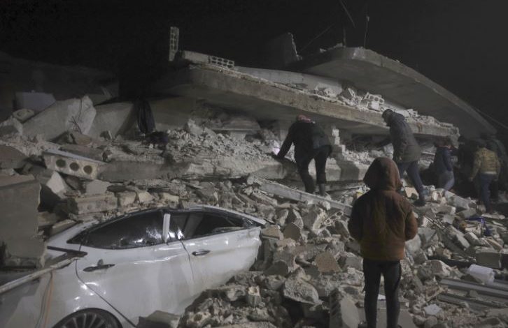 “SULM I PAMËSHIRSHËM”/ Menjëherë pas tërmetit, Asad bombardon qytetin sirian të kontrolluar nga rebelët