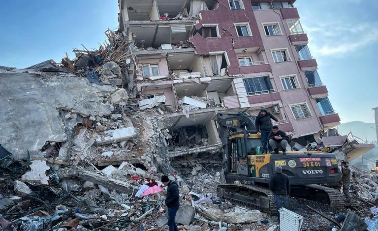 NJË JAVË NGA TËRMETI TRAGJIK/ Vdekjet kalojnë parashikimet e OBSH, mbi 36 mijë viktima në Turqi dhe Siri
