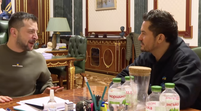 LUFTA NË UKRAINË/ Aktori Orlando Bloom, përfaqësuesi i UNICEF-it takon Zelenskyn në Kiev: Le t’ua kthejmë…