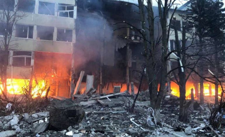 LUFTA/ Kremlini: Përpjekjet për paqe janë të mira, por të pamundura për momentin