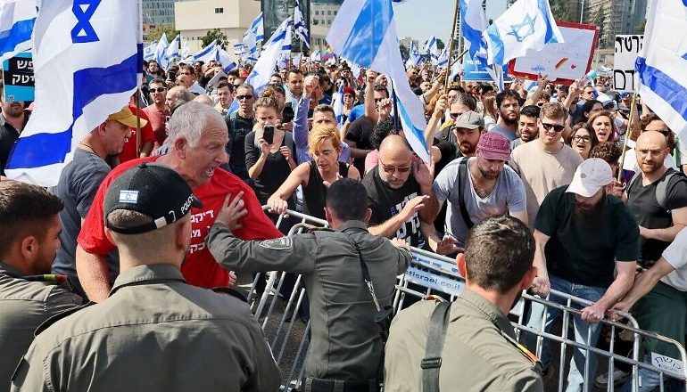 IZRAELI PREJ MUAJSH NË PROTESTA/ Kërkojnë ndalimin e reformës që kufizon kompetencat e Gjyqësorit