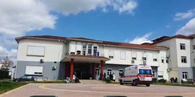 E TRISHTË/ U hodh dje nga kati i katërt i spitalit në Gramsh, ndërron jetë 66-vjeçari tek ‘Trauma’