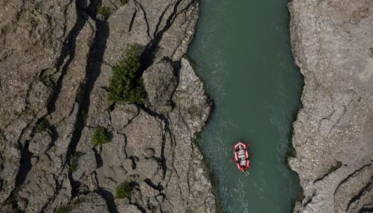 ARTIKULLI PËR VJOSËN/ ‘Euronews Green’: Shqipëria mbrojti lumin e fundit të egër në Europë, e shpalli Park Kombëtar