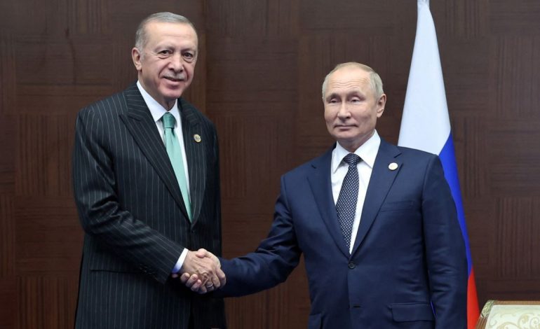 TURQIA BLLOKON ZGJERIMIN E NATO-S/ Qëndrimet e Erdogan shihen si shenjë e mirë për Putin