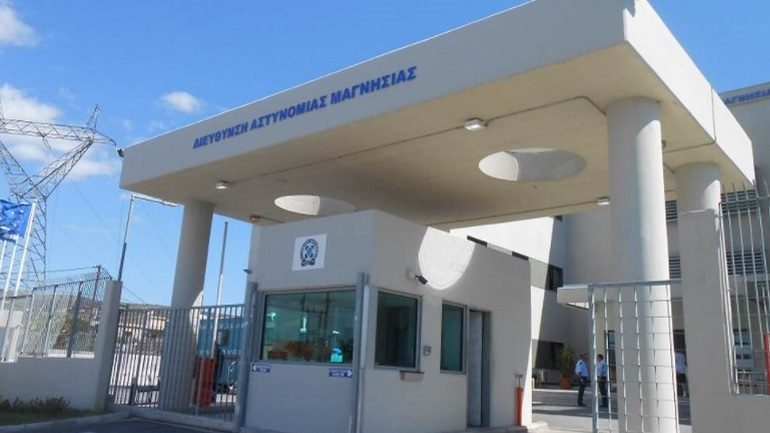 NË QELI PËR DHUNË NDAJ GRUAS DHE PRINDËRVE TË SAJ/ Shqiptari arratiset nga paraburgimi në Greqi, por…