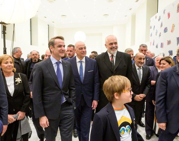 PAMJET/ Rama çel ekspozitën personale në Athinë: Jam artisti më i mirë në mesin e kryeministrave