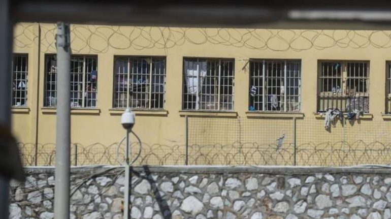 EMRI DHE FOTO/ 100 mijë euro gjobë biznesmenit grek, krimineli shqiptar krijon bandë nga qelia