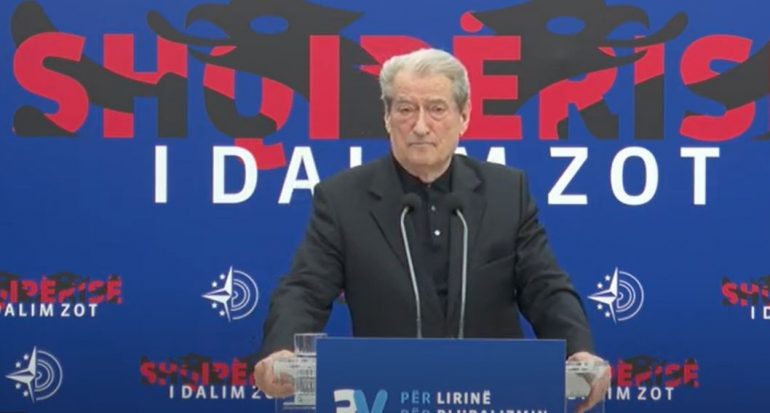 ÇFARË PO NDODH NË PD? Berisha rikthehet në seli dhe nis mbledhjen me dyer të mbyllura