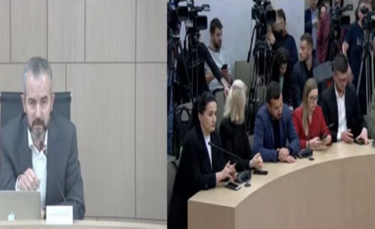 “NJERI I SHANTAZHUESHËM…”/ Celibashi i përgjigjet Bardhit: Gjuha e pa tolerueshme, nuk i bën nder figurës së tij