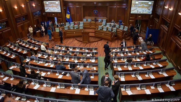 ANALIZA E DW: Asociacioni i komunave serbe ‘mollë sherri’ në Parlamentin e Kosovës!