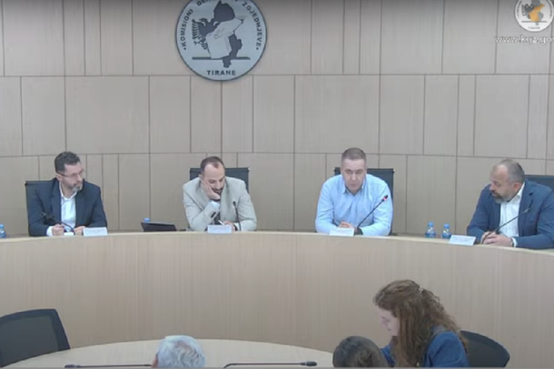 PD E BERISHËS APO E ALIBEAJT? Nis seanca në KAS, si do hyjë opozita në zgjedhje