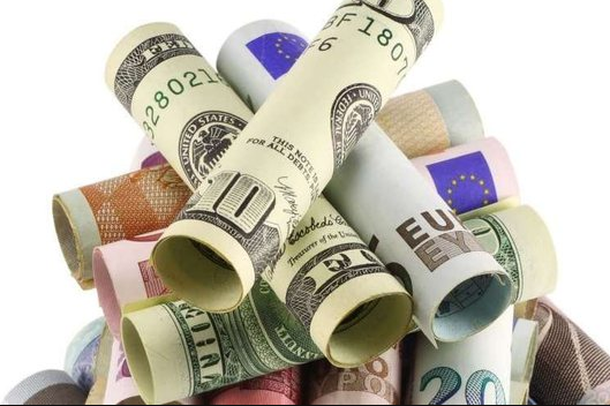 KËMBIMI VALUTOR/ Çfarë po ndodh sot me euron dhe dollarin?
